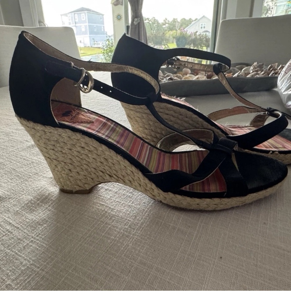 Rocket Dog Black and Tan Wedge Sandals size 10